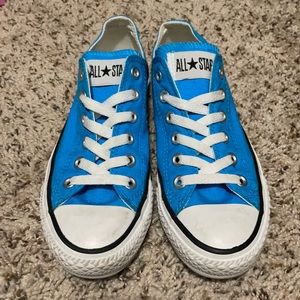 Low top blue converse-barely worn